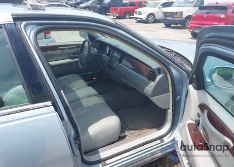 2006 Lincoln Town Car Signature Limited из США, поврежденный, VIN 1LNHM82V36Y647982